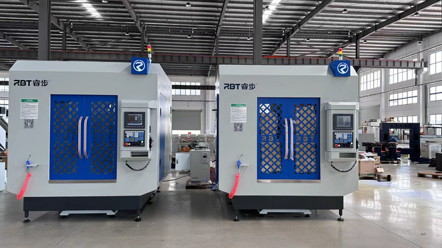  5 Axis CNC Machining Center 