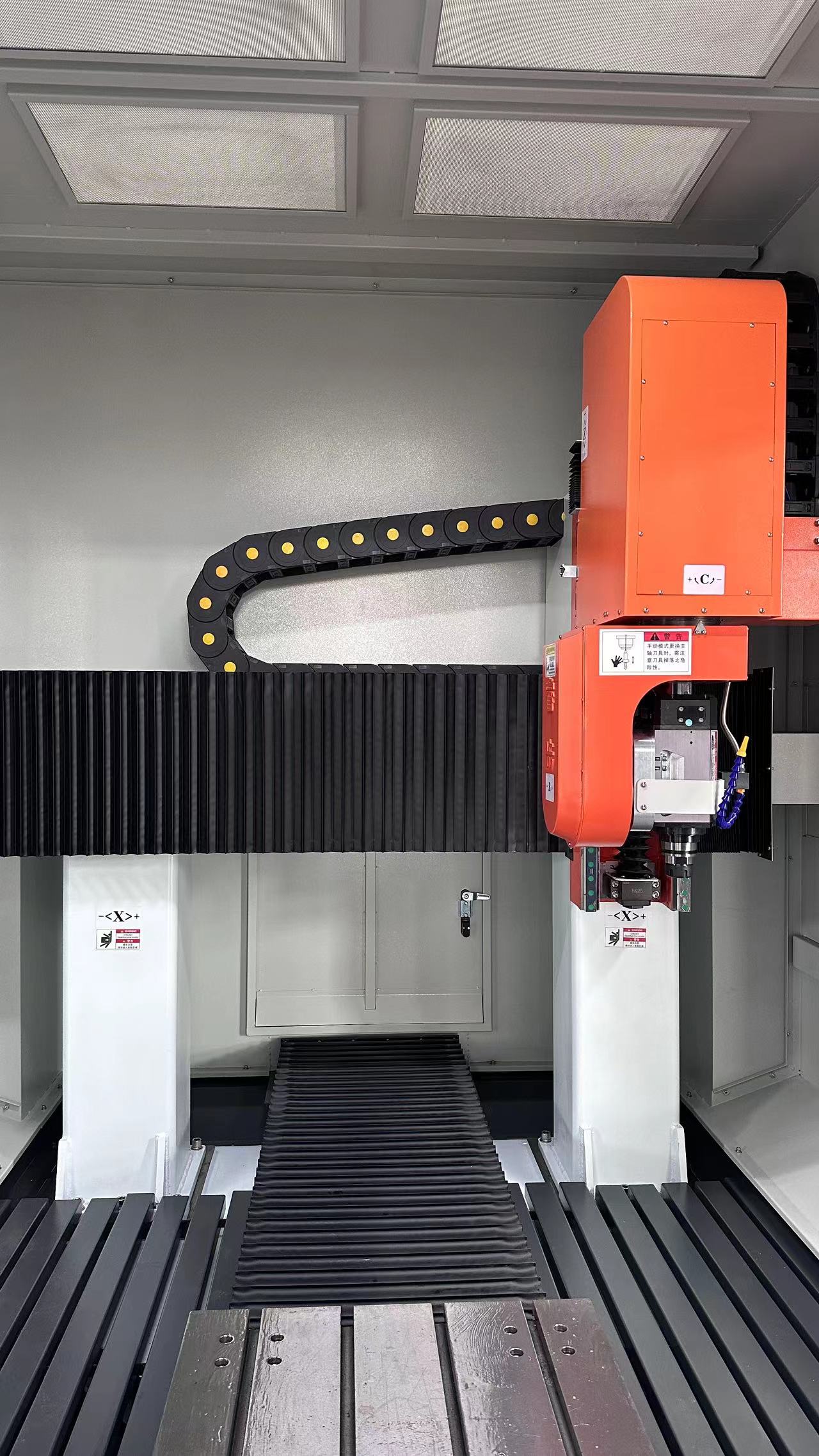  5 Axis CNC Machining Center 