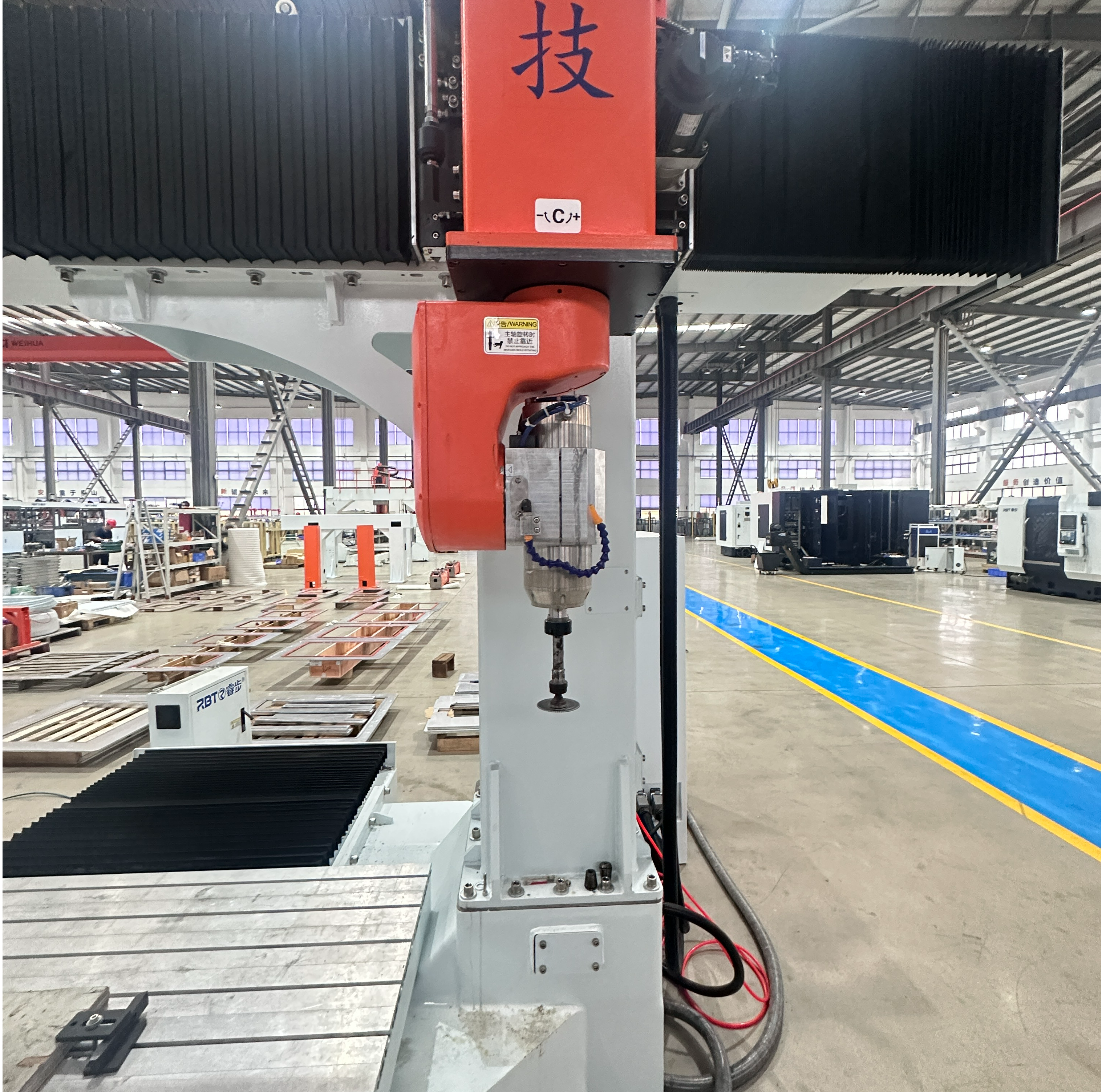 CE Approved 5 Axis CNC Router With Double Worktable For PP/PE/PC/PET/ABS Mold Processing