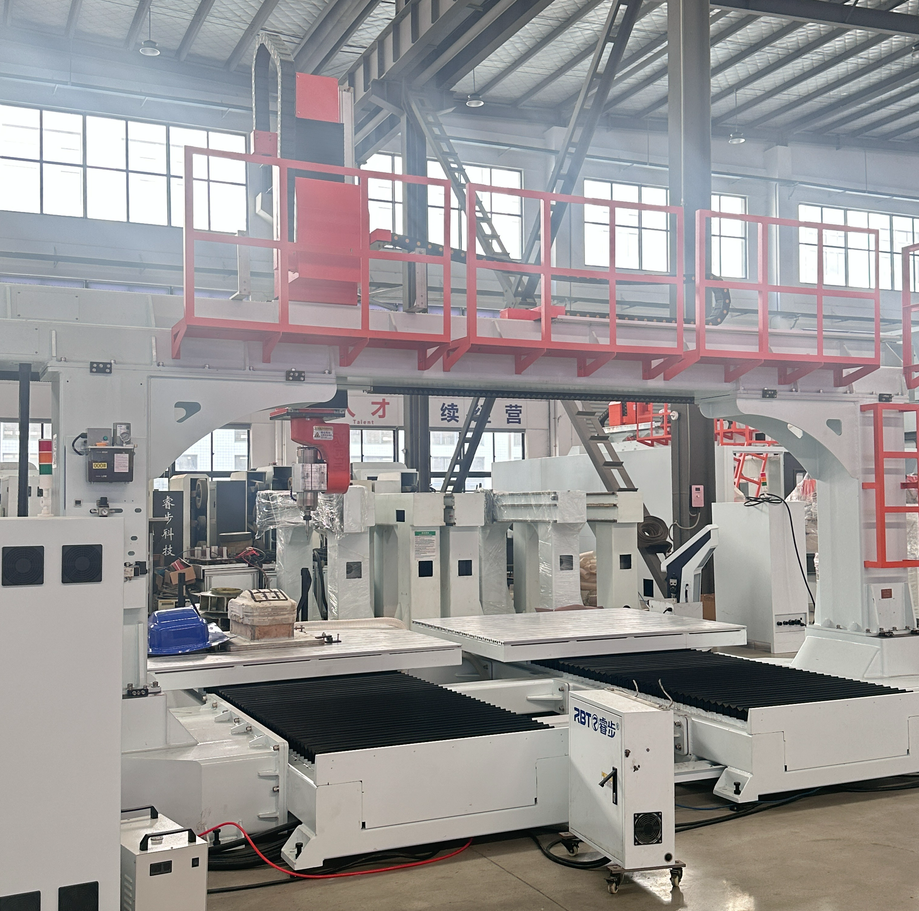 CE Approved 5 Axis CNC Router With Double Worktable For PP/PE/PC/PET/ABS Mold Processing